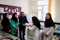 تجلیل از دندانپزشک مرکز خدمات جامع سلامت روستایی حاجی آباد به مناسبت روز دندانپزشک